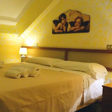 אסרגי Hotel Cristallo מראה חיצוני תמונה
