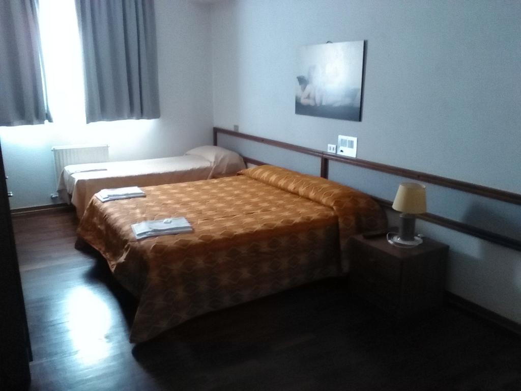 אסרגי Hotel Cristallo חדר תמונה