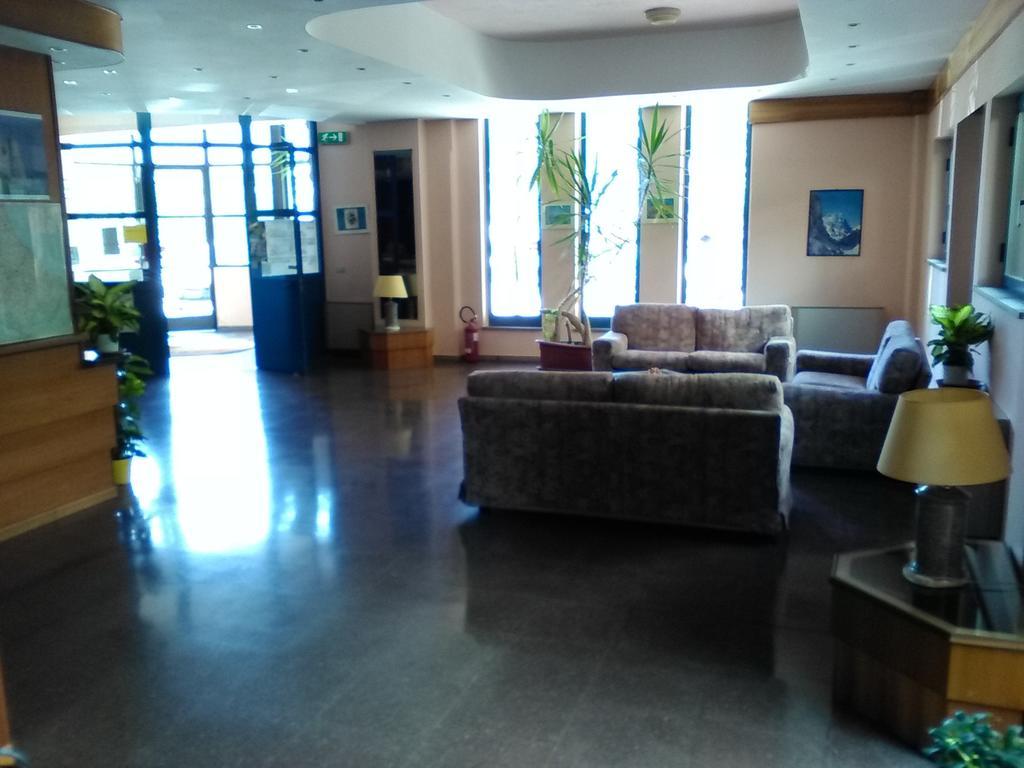 אסרגי Hotel Cristallo מראה חיצוני תמונה