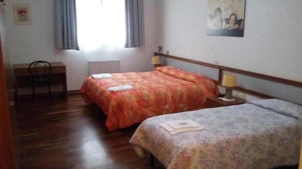 אסרגי Hotel Cristallo מראה חיצוני תמונה
