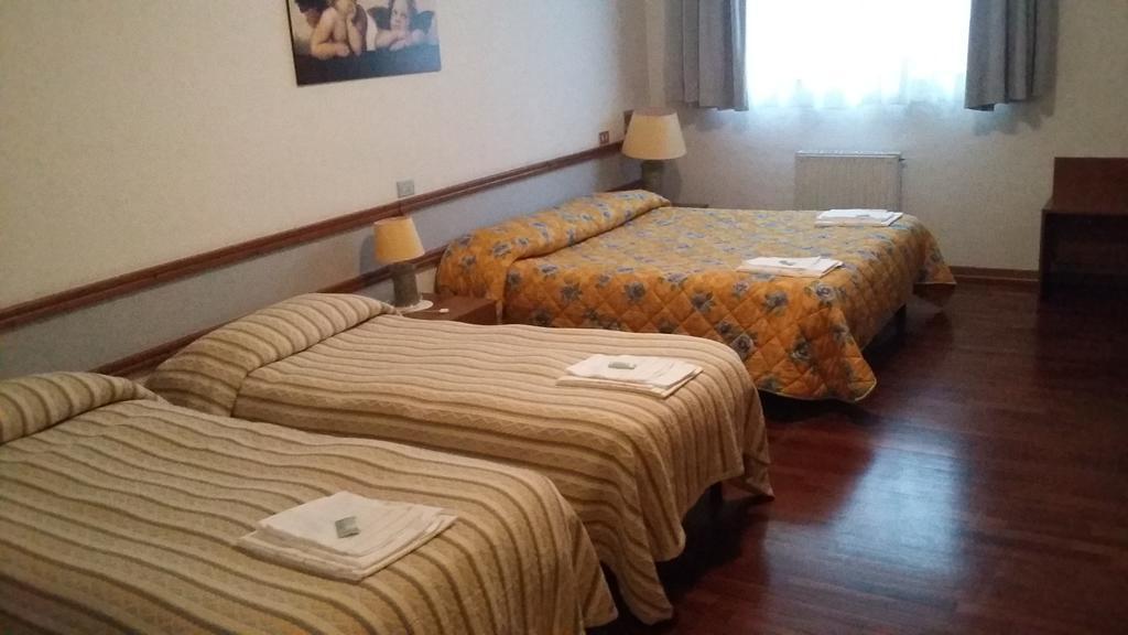 אסרגי Hotel Cristallo מראה חיצוני תמונה