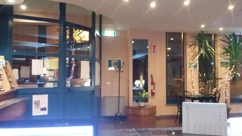 אסרגי Hotel Cristallo מראה חיצוני תמונה