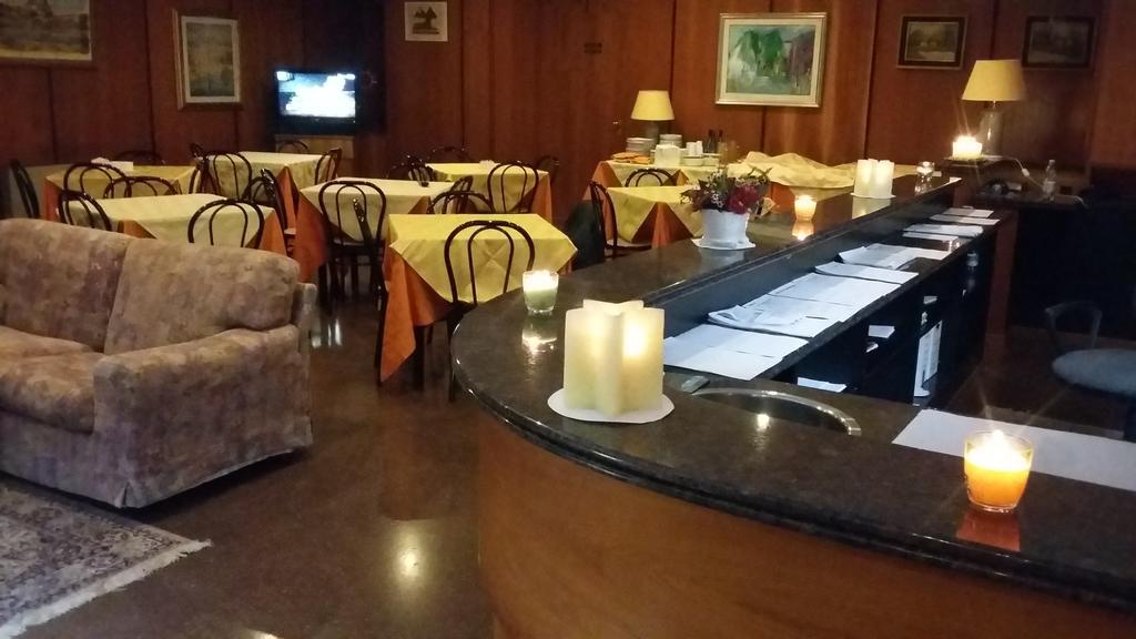 אסרגי Hotel Cristallo מראה חיצוני תמונה
