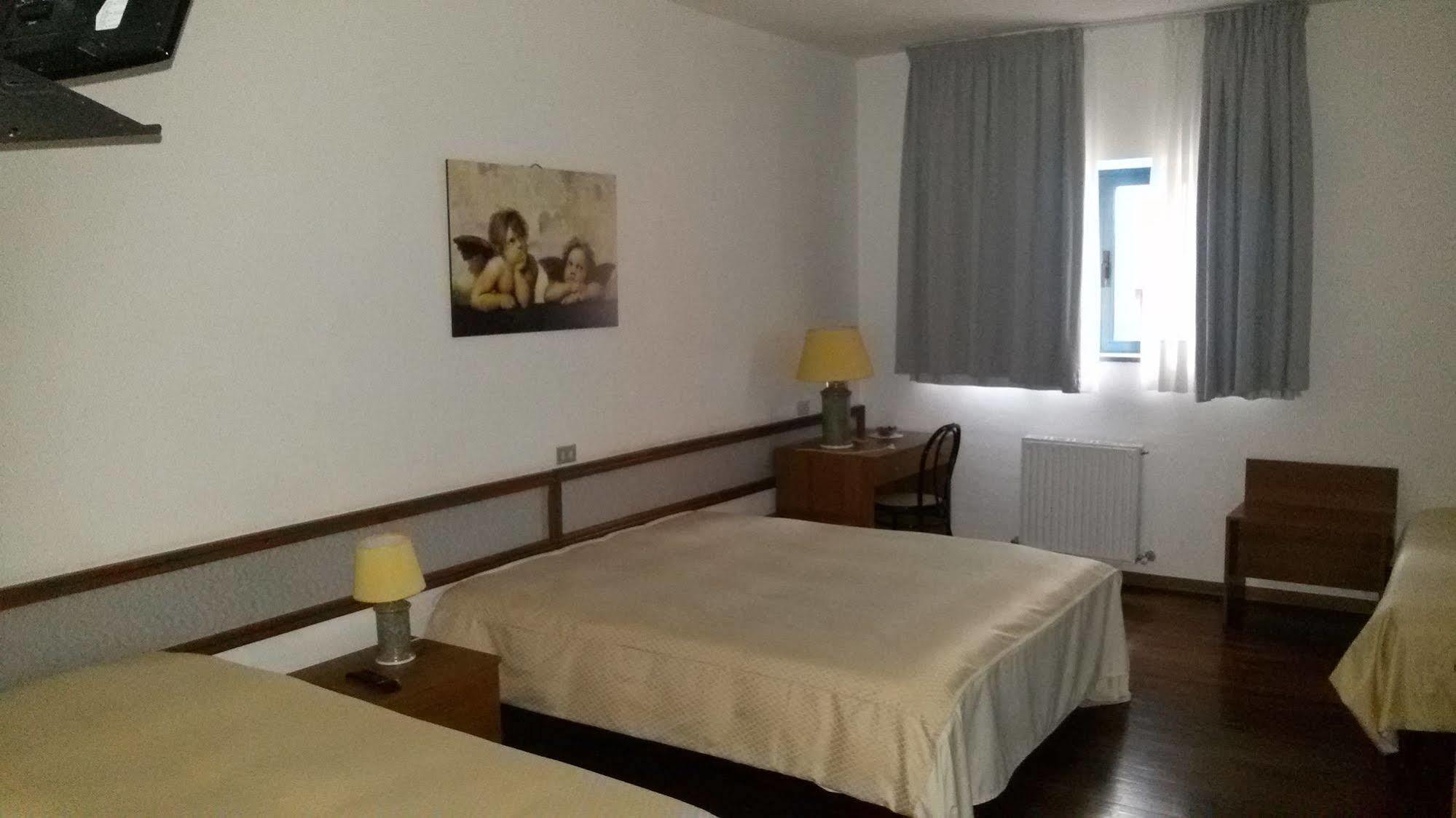 אסרגי Hotel Cristallo מראה חיצוני תמונה